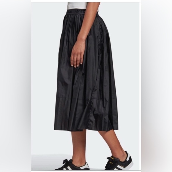 NWT Adidas Pleated MIDI Skirt Black.  Size M - Picture 3 of 13